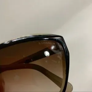 CHANEL | Accessories | 8 Chanel Oversized Twotone Acetate  display picture 2